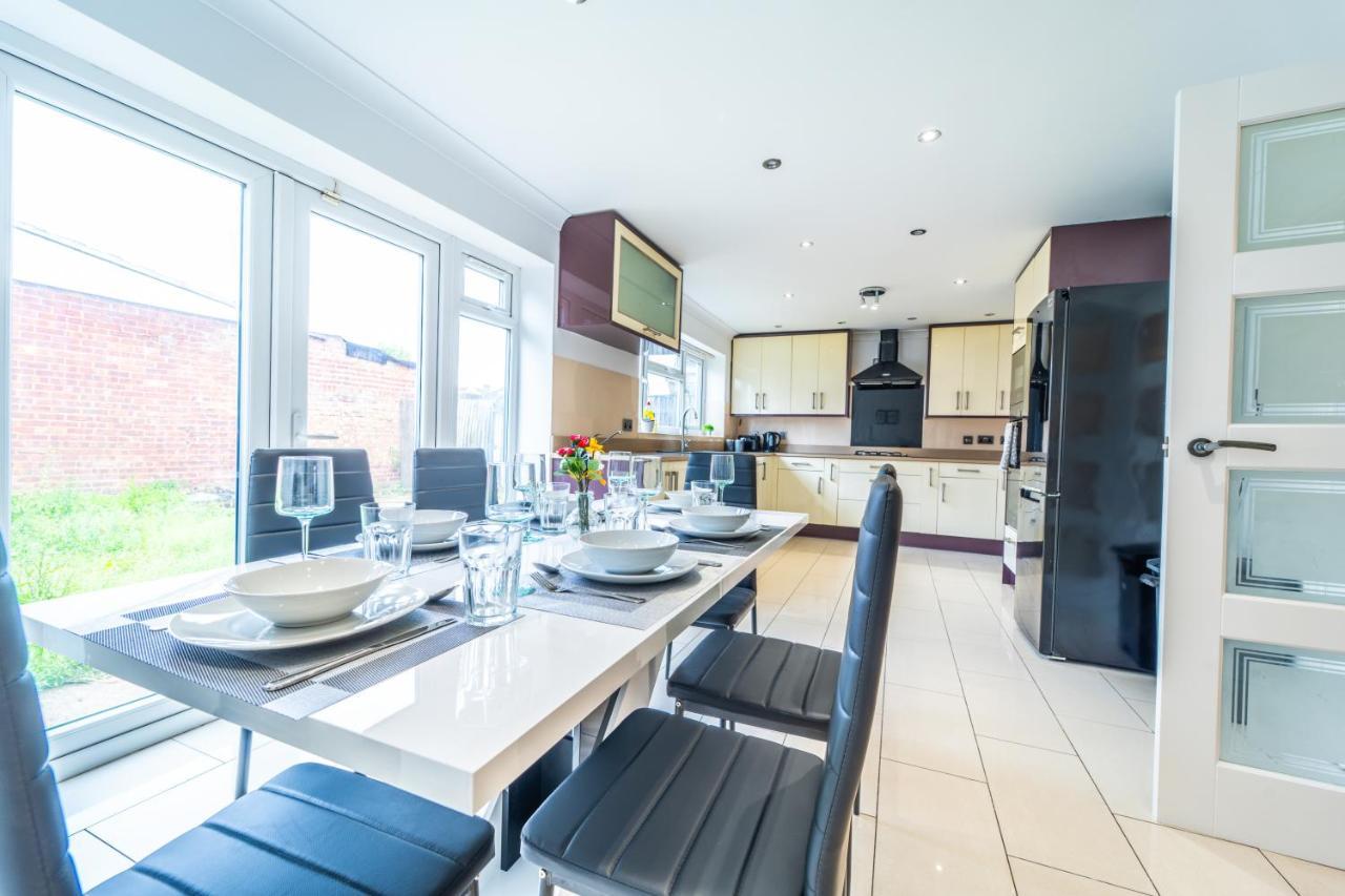 Modern Spacious 4 Bed Hayes Home With Free Parking المظهر الخارجي الصورة
