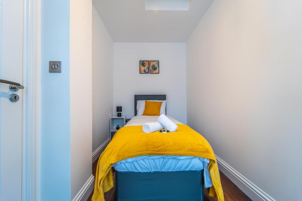 Modern Spacious 4 Bed Hayes Home With Free Parking المظهر الخارجي الصورة